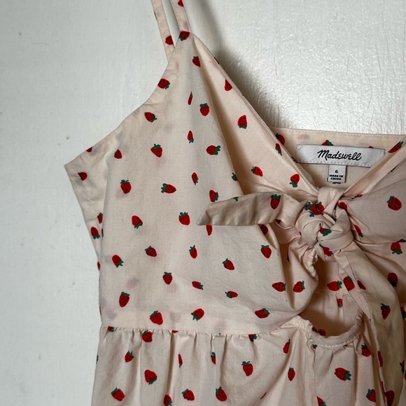 MADEWELL STRAWBERRY PRINT cream tank with bow front and zipper side. Size 6. - Picture 2 of 3